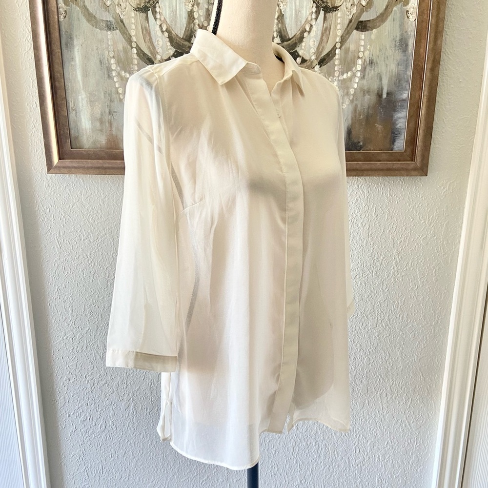 Simply Vera Wang White Semi Sheer Lace Button Down Blouse Medium